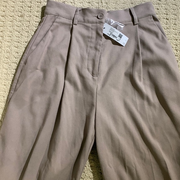 High waisted Cream/Tan Pants - Picture 2 of 4